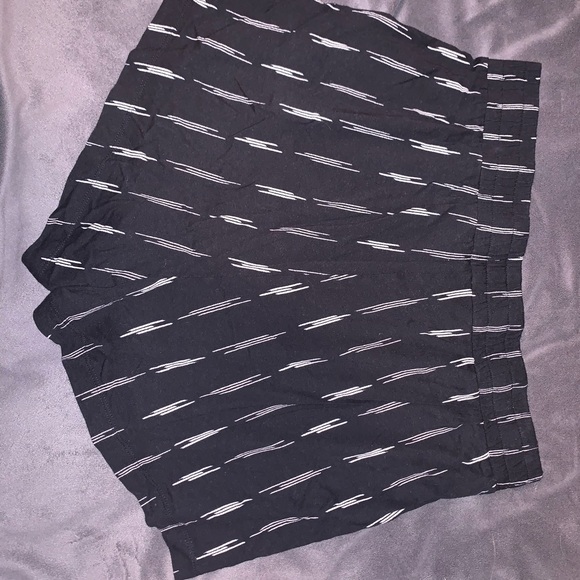 Black/White Patterned Shorts - Picture 3 of 3
